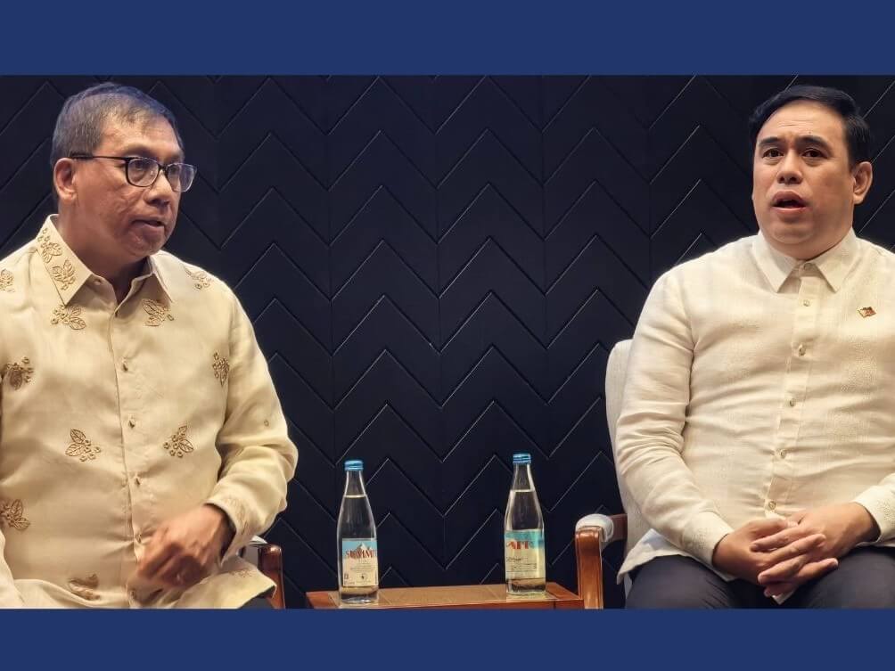 Science and Technology Secretary Dr. Renato Solidum Jr. (left) and DOST-PTRI Director Dr. Julius Lea&ntilde;o Jr. said during the press briefing that artificial intelligence is a powerful tool that can help transform and improve the Philippine textile industry. | Photo by Vanessa Hidalgo