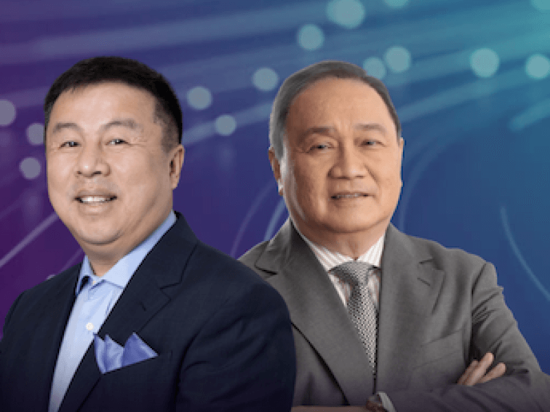 Converge CEO Dennis Anthony Uy (left) with PLDT CEO Manuel V. Pangilinan 