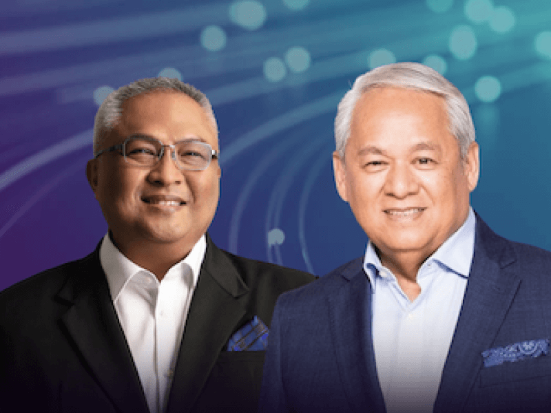 Globe Telecom CEO Carl Cruz (left) with DITO Telecommunity CEO Eric Alberto 