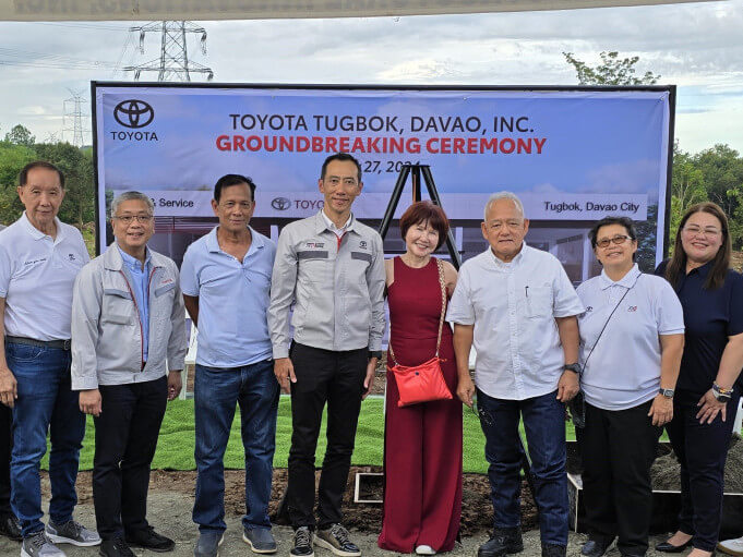 TMP president Masando Hashimoto (fourth from left) and Toyota officials at the recent groundbreaking ceremonies for Toyota Tugbok in Davao City.