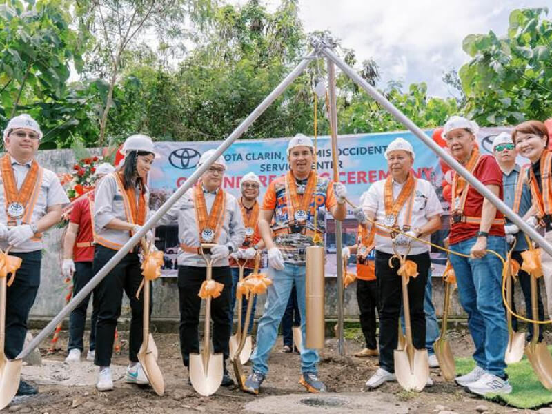 (From left) TMP VP of customer service operations Marvin Gardiner, TMP VP of vehicle sales operations  Elijah Marcial, TMP first vice president of customer service operations Bernardino Arevalo, 2nd District of Misamis Occidental Cong. Ando Oaminal, Misamis Occidental Governor Henry Oaminal, Toyota Cagayan De Oro (TCO) chair  Peter Lim Lo Suy, and Toyota Cagayan de Oro Inc. president  Betty Lu./ Photo from TMP (Click on the photo to view full image)