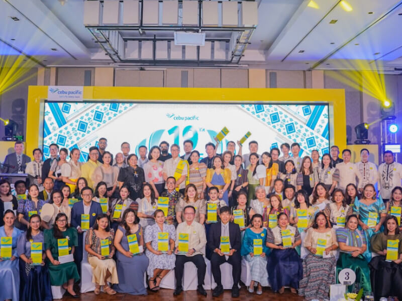 Cebu Pacific executives and travel agency awardees pose for a photo during the 19th Eagle Wings Awards held at The Courtyard by Marriott, Iloilo City. CLICK ON PIC FOR FULL IMAGE/Photo from Cebu Pacific 