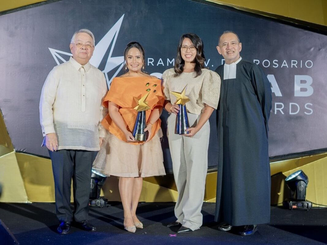 RVR SIKLAB Awardees Cherrie Atilano and Juca Lacsina (middle) pose with their trophies beside RVR Siklab Awards co-chairs Ramon del Rosario Jr.and Fr. Bernie Oca FSC. The Awards are jointly organized by PHINMA Corp. and the De La Salle University (DLSU) Ramon V. del Rosario College of Business, which houses the PHINMA-DLSU Center for Business and Society (PDCBS)./ Contributed photo