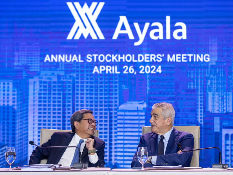 Ayala chair Jaime Augusto Zobel de Ayala and president and CEO Cezar P. Consing engaged in discussion during the company’s recent annual stockholders’ meeting./Photo shared by ​Zobel on his ​Facebook page