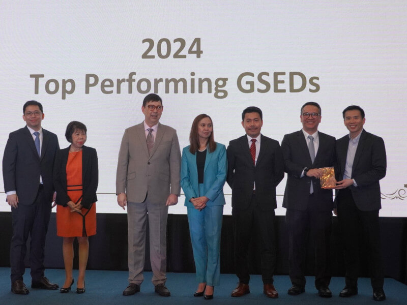 From left: Bureau of the Treasury (BTr) Deputy Treasurers Eduardo Anthony Mariño III and Ma. Nanette Diaz; Finance Secretary Ralph Recto; National Treasurer Sharon Almanza; Depeputy Treasurer Kenneth Ian Francisco; Metrobank 2024 head of treasury Rommel Dionisio, and Metrobank head of trading John Lu./Photo from Metrobank 