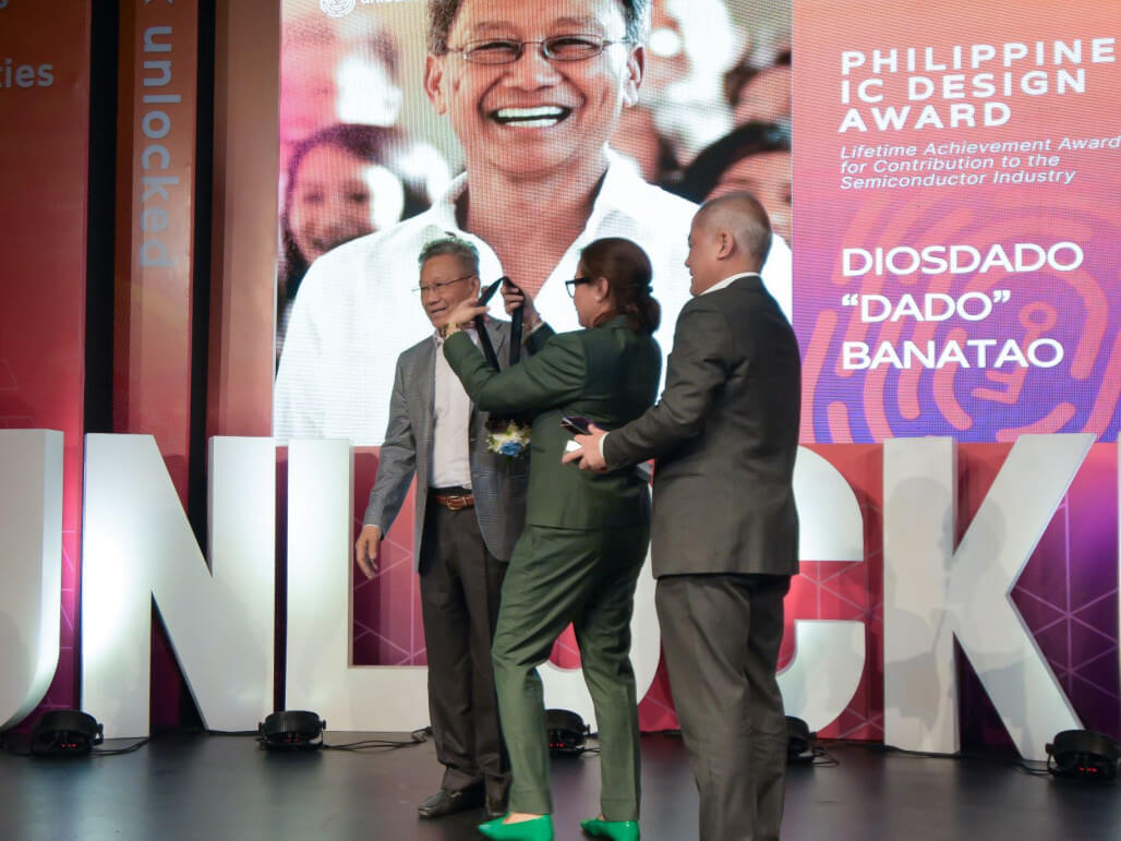 Filipino tech billionaire Dado Banatao receives from Xinyx Design president Charade Avondo the Philippine IC Design Award for his contribution in advancing semiconductor innovation in the Philippines/Contributed photo