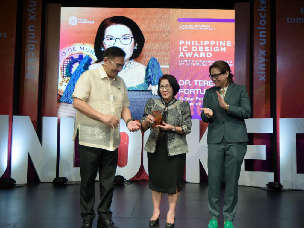 Educator Dr Teresita Fortuna, president of Colegio de Muntinlupa, receives from Muntinlupa Mayor Ruffy Biazon and Xinyx Design president Charade Avondo the Philippine IC Design Award for her role in advancing technology education in the country. 