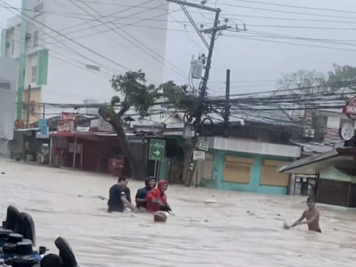 Waist-deep water flooded parts of Barangay Guadalupe in Cebu City during Typhoon “Tino” — something residents said they had not experienced in recent years. | Photo courtesy of Matt Estenzo, Sangguniang Kabataan chair of Barangay Guadalupe