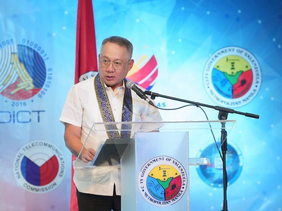 Philippine Chamber of Telecommunication Operators (PCTO) president and Globe group general counsel Froilan Castelo highlights the industry's commitment to transforming digital access into real opportunities and ensuring all Filipinos can confidently join the digital economy, speaking at the Valenzuela City ICT Hub MOU signing./ Photo from Globe