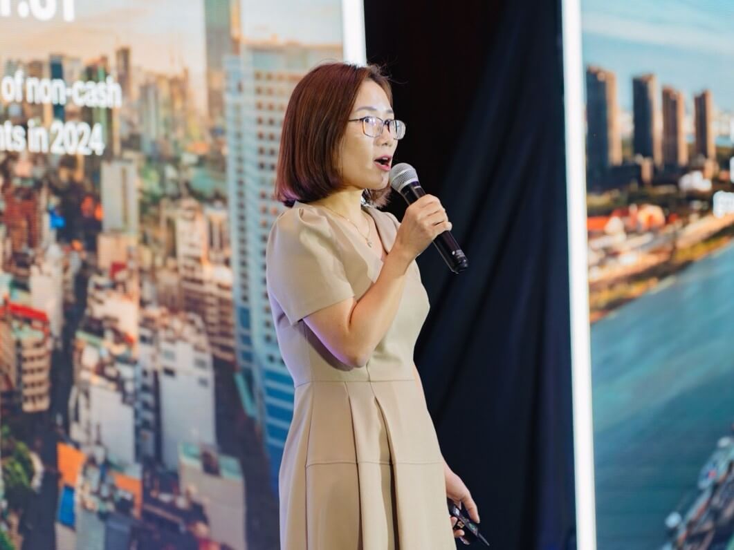 Vietcombank deputy director of retail product department Nguyen Hong Tanh shares how the xPays increased transaction volume and average number of transactions for the bank’s cardholders. | Contributed photo
