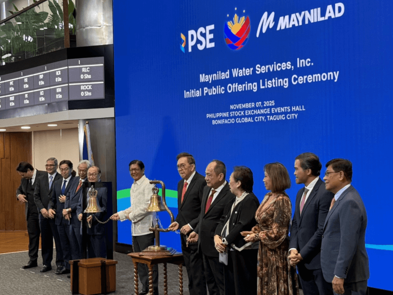 President Ferdinand Marcos Jr. joins Philippine Stock Exchange president Ramon Monzon, SEC chair Francis Ed. Lim,  Maynilad executives Manuel V. Pangilinan, Isidro Consunji, and Ramoncito Fernandez for the ceremonial bell ringing marking Maynilad’s P34-billion debut on the local bourse./ Photo by Miguel R. Camus 