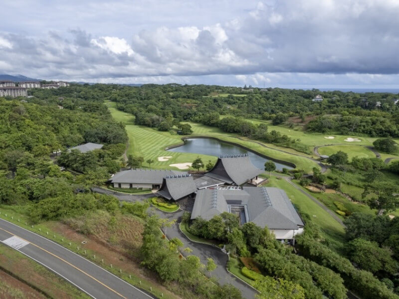 Panoramic mountain views, direct access to an 18-hole golf course, and a lifestyle built for leisure and activity at Anvaya Searidge./Photo from Ayala Land 