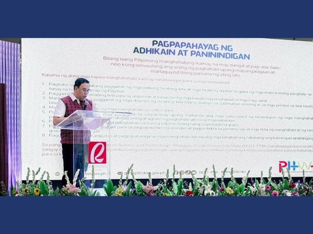  DOST-PTRI Director Julius L. Leaño Jr. leading the signing of Weavers’ Manifesto. | Contributed photo