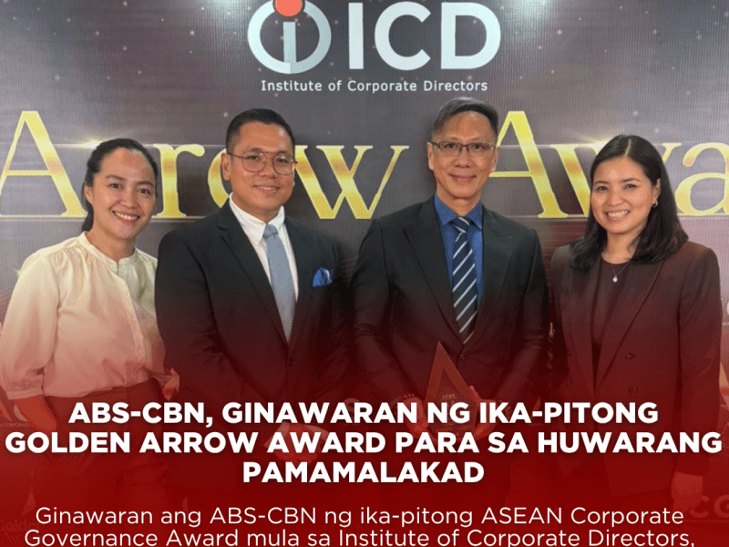 Chief risk management officer, chief compliance officer, and head of ABS-CBN Shared Service Center Mike Villanueva (2nd from right) and ABS-CBN Investor Relations team accepted the award for the company./Photo from ABS-CBN&nbsp;