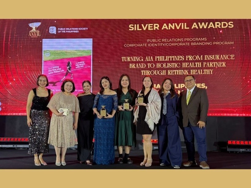 &nbsp;Accepting the awards are: AIA Philippines communication and public relations lead Michelle Velete (fifth from left) and brand marketing lead for BPI AIA Mika Calixterio (third from right), with its PR partner Ogilvy and Mather Philippines. | Contributed photo