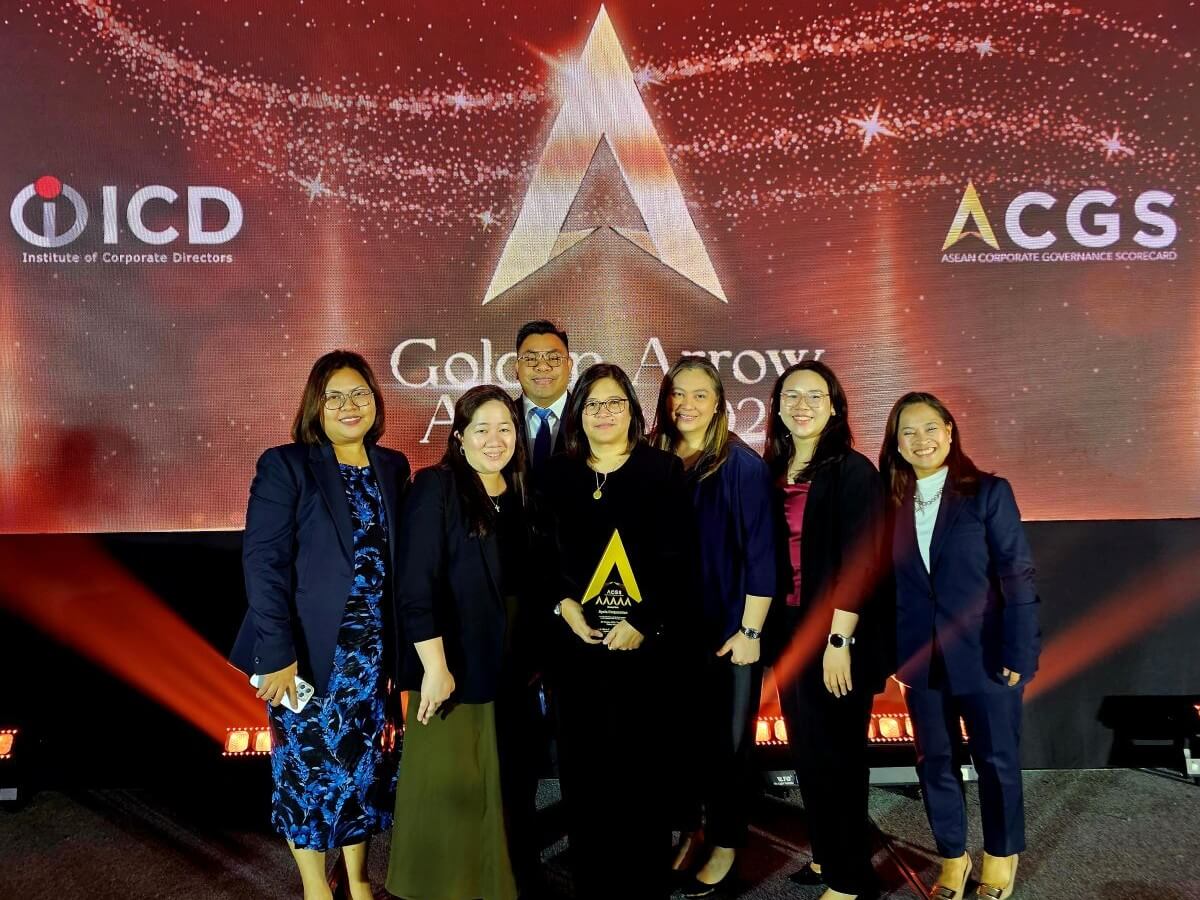 Ayala Corp. compliance manager Melody B. Trinidad; asst. corporate secretary and corporate secretarial services head Carmela G. Austria; senior corporate governance staff job Erickson Alisangco; chief legal officer, chief compliance officer, corporate secretary and corporate governance group head Franchette M. Acosta; senior compliance manager Michelle Marie T. Valbuena; senior corporate secretarial services manager Rizza Anne O. Sy; and chief audit executive, managing director, and internal audit unit head Catherine H. Ang received the 2025 Golden Arrow Award in Parañaque City, Philippines on Oct. 23, 2025. | Contributed photo