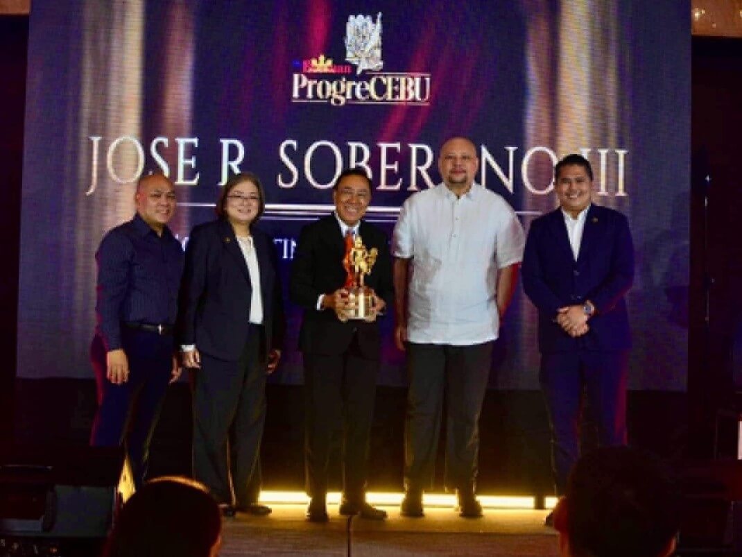 Jose &ldquo;Joe&rdquo; Soberano III, chair of Cebu Landmasters Inc., &nbsp;(CLI) has been named &nbsp;Most Distinguished Individual in the 3rd ProgreCebu Awards, an annual recognition organized by The Freeman and the Mandaue Chamber of Commerce and Industry. With Soberano are (from left) &nbsp;Melandro Mendoza, The Freeman general manager; &nbsp; Barbara Gothong-Tan, Mandaue Chamber of Commerce and Industry president; John Vicente Gullas, &nbsp;The Freeman vice chair; and Mark Ynoc, MCCI past president.| Contributed photo&nbsp;