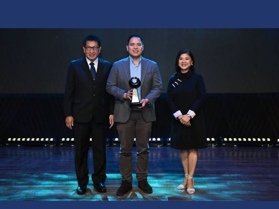 &nbsp;Ni&ntilde;o Namoco (middle), president of 1Life, Inc., has been honored as a recipient of the 5th Mansmith Innovation Awards, joining a roster of business leaders recognized for transformative leadership and innovative contributions across emerging and evolving sectors, including healthcare, health technology, retail, digital commerce, culinary arts, and media. | Contributed photo