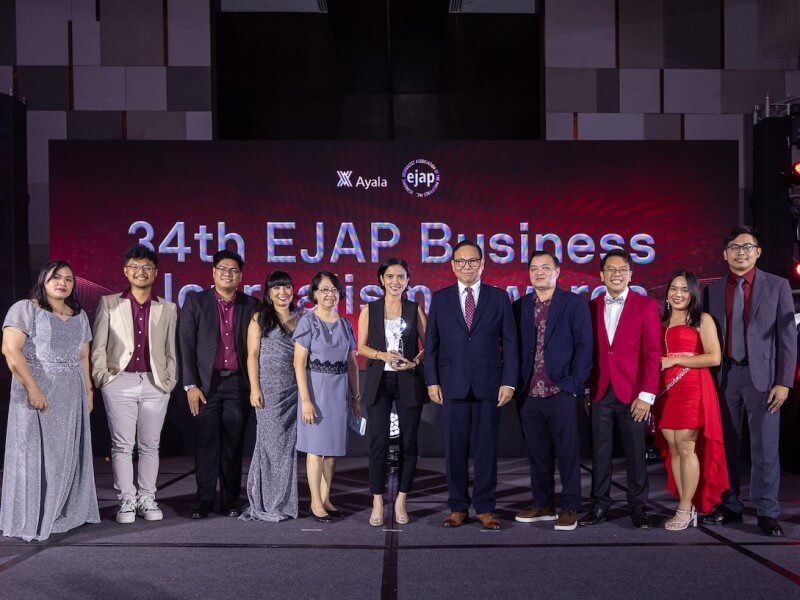 The Philippine STAR is the Business News Source of the Year. From left: EJAP president Myla Iglesias-Acuña, Elijah Rosales (STAR reporter), Brix Lelis (STAR reporter), Louella Desiderio (STAR reporter), Milwida Guevara (Synergia Foundation), Iris Gonzales (STAR editor), General Emmanuel Bautista (Managing Director at Ayala Corporation), Lawrence Agcaoili (STAR editor), Gerard de la Peña, Keisha Ta-asan (STAR reporter), Jasper Emmanuel Arcalas (STAR Reporter)./Photo from Ayala