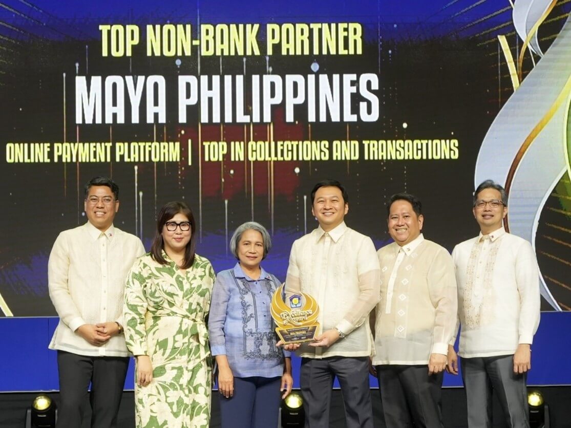 Making Pag-IBIG services more accessible to Filipinos with Maya. From left: Pag-IBIG Fund deputy CEO-operations clusterBenjamin R. Felix Jr.; Maya head of corporate communications and PR Nick Wilwayco; &nbsp;Pag-IBIG Fund CEO Marilene C. Acosta; &nbsp;Maya head of corporate affairs Kristoffer Rada; &nbsp;Pag-IBIG Fund deputy CEO-support services cluster Atty. Robert John S. Cosico; and Pag-IBIG Fund deputy CEO-member services cluster Atty. Marcial C. Pimentel Jr. | Contributed photo