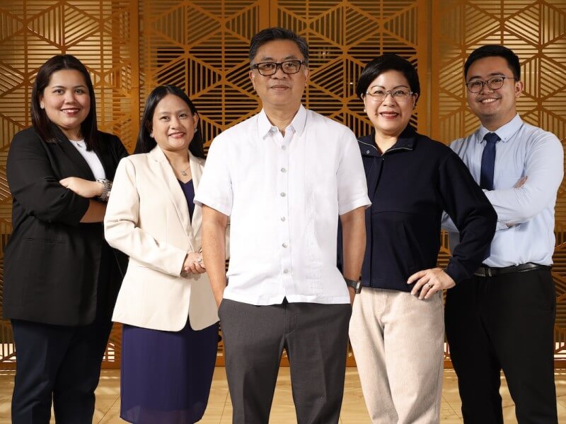 (From L-R) Mia Santiago, Investment Execution Officer; Ivy May Mamauag, Investment Execution Officer; Ricardo Pedrosa, Head of Trust Banking Group; Ginny Peca&ntilde;a, Head of Investment Services Division; and Seth Gamboa, Investment Execution Officer of Metrobank Trust./Photo from Metrobank&nbsp;