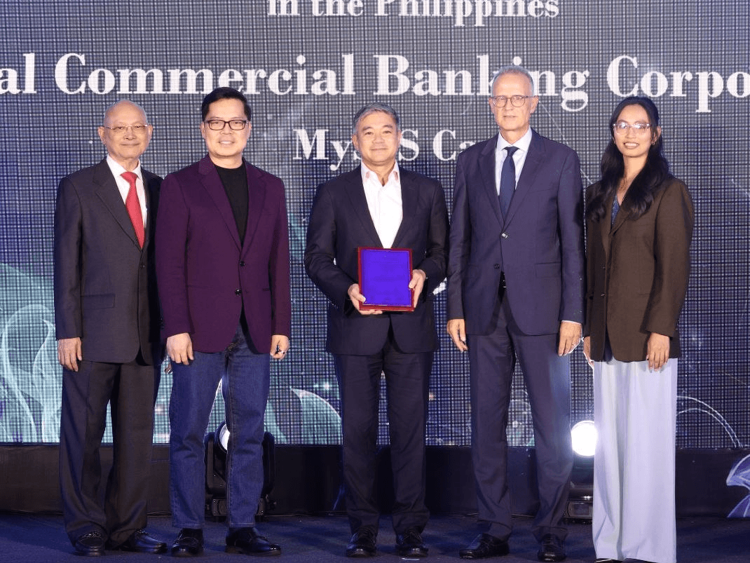 Reggie Cariaso, RCBC president and chief executive officer (center), and Lito Villanueva, RCBC executive vice president and chief innovation and inclusion officer (second from left), receive The Asian Banker recognitions for the MySSS Card powered by RCBC DiskarTech and the RCBC Pulz U.S. Virtual Account. | Contributed photo&nbsp;