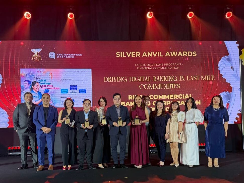 RCBC executive vice president and chief innovations and inclusion officer Lito Villanueva (center) with the bank&rsquo;s digital enterprise and innovations group at the 61st Anvil Awards. | Contributed photo