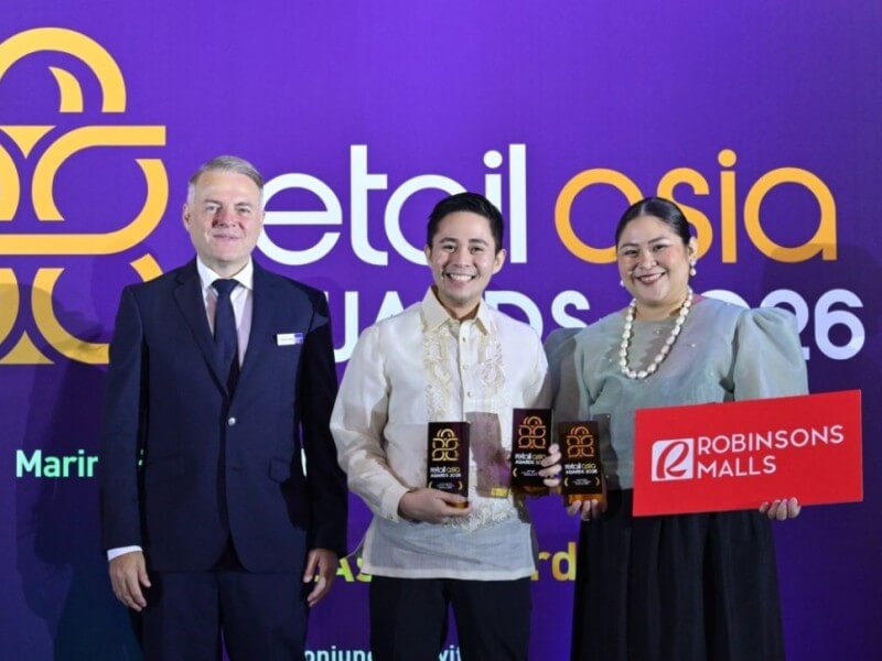 Representing Robinsons Malls are (center) Jess Zulueta III, head of marketing of Robinsons Malls, and sustainability manager Krystel Marquez-Lim, together with (left) Timmy Charlton of Charlton Media Group.| Contributed photo