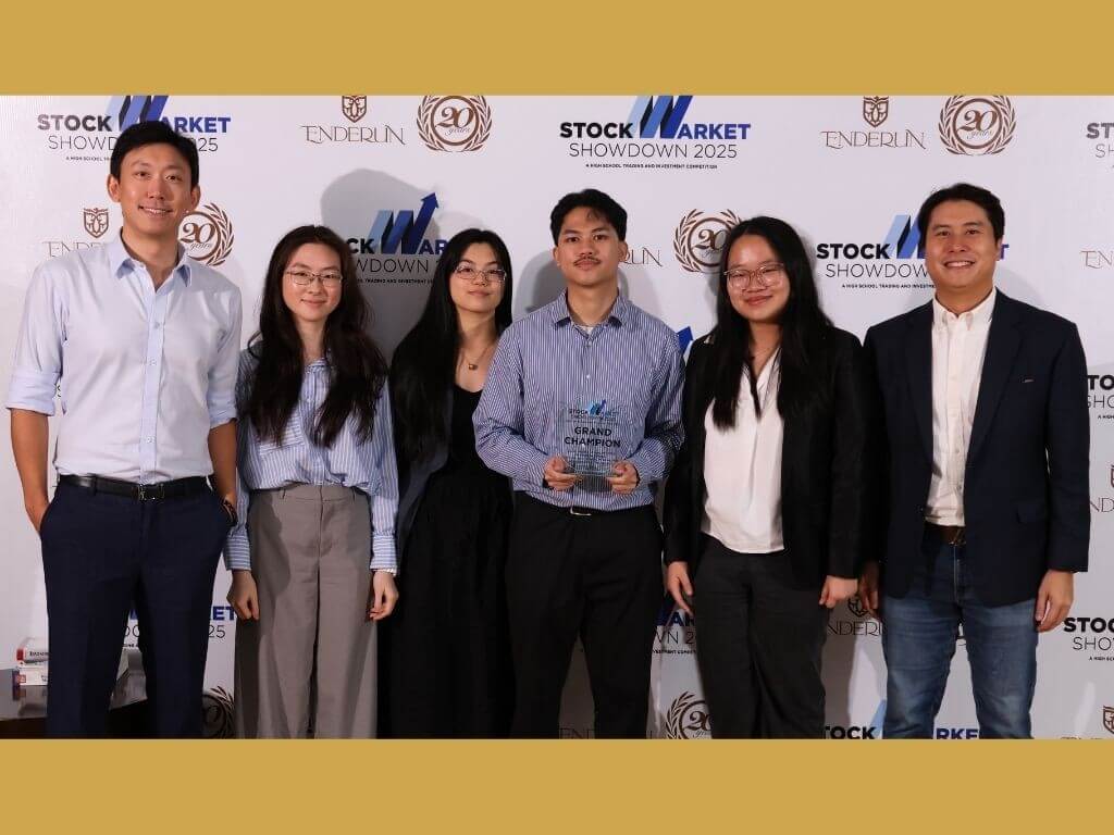 Edmund Lee (left), president and CEO of Caylum Trading Institute, poses with Grand Champions Team Fourtfolio, a senior high school team from De La Salle University-Manila, and Daniel Perez, chief operating officer of Enderun Colleges, during the awarding ceremony of Stockmarket Showdown 2025. | Contributed photo